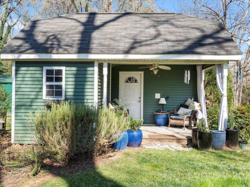 213 Academy Street, Mooresville, NC 28115.  MLS# CAR4238707, YatesRealty ID 16039. 