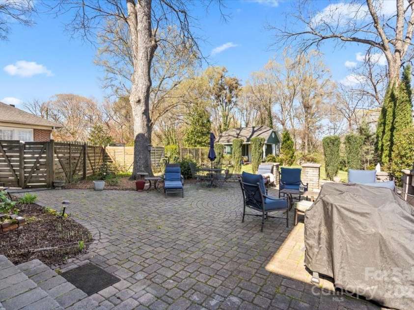 213 Academy Street, Mooresville, NC 28115.  MLS# CAR4238707, YatesRealty ID 16039. 