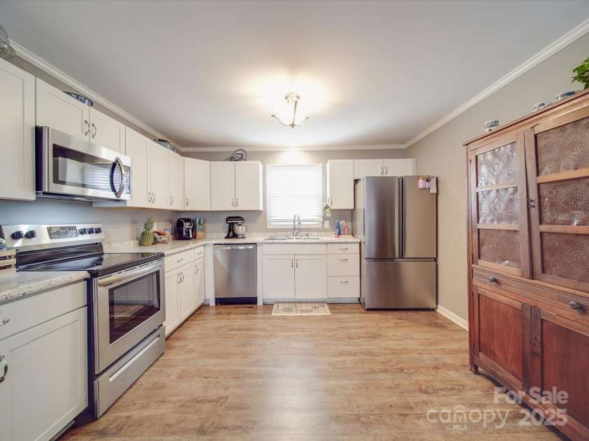 1525 Oakridge Drive, Salisbury, NC 28146.  MLS# CAR4225983, YatesRealty ID 16042. 