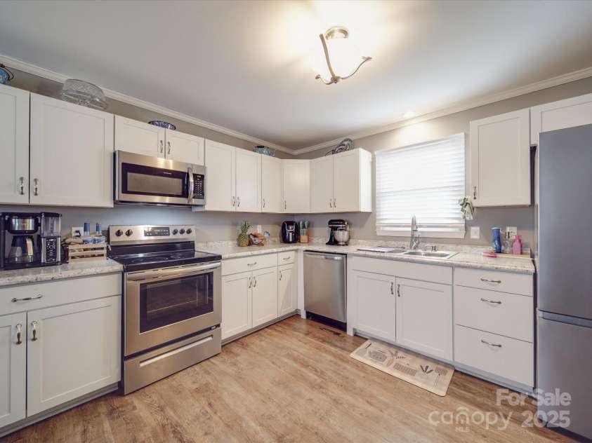 1525 Oakridge Drive, Salisbury, NC 28146.  MLS# CAR4225983, YatesRealty ID 16042. 