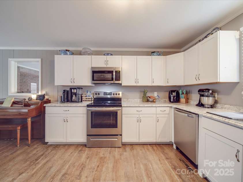 1525 Oakridge Drive, Salisbury, NC 28146.  MLS# CAR4225983, YatesRealty ID 16042. 