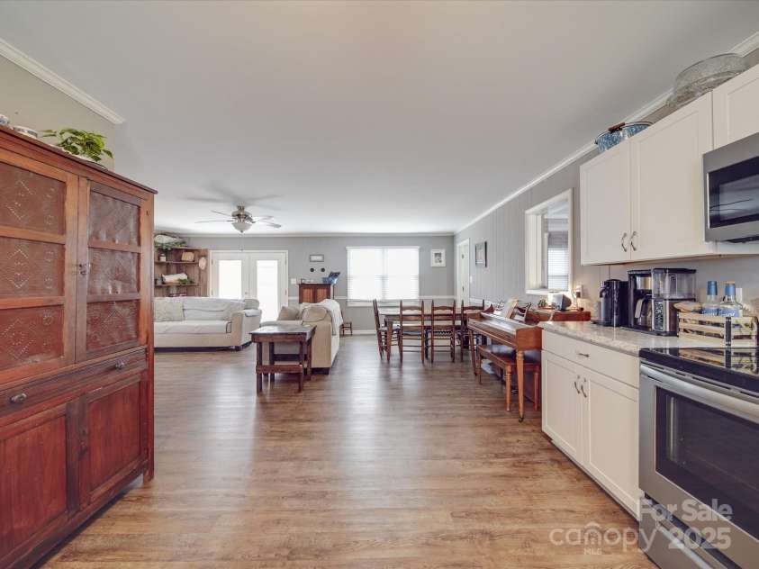 1525 Oakridge Drive, Salisbury, NC 28146.  MLS# CAR4225983, YatesRealty ID 16042. 