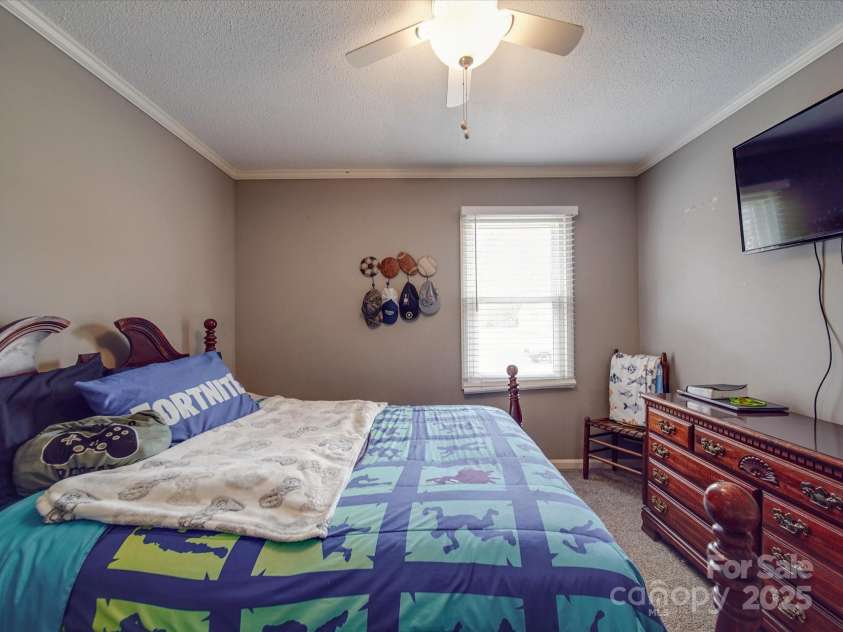 1525 Oakridge Drive, Salisbury, NC 28146.  MLS# CAR4225983, YatesRealty ID 16042. 