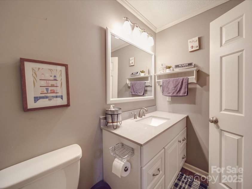 1525 Oakridge Drive, Salisbury, NC 28146.  MLS# CAR4225983, YatesRealty ID 16042. 