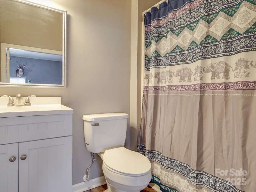 1525 Oakridge Drive, Salisbury, NC 28146.  MLS# CAR4225983, YatesRealty ID 16042. 