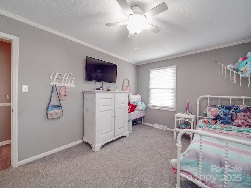 1525 Oakridge Drive, Salisbury, NC 28146.  MLS# CAR4225983, YatesRealty ID 16042. 
