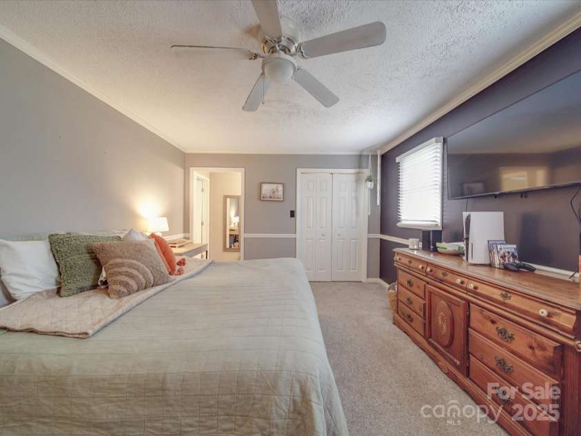 1525 Oakridge Drive, Salisbury, NC 28146.  MLS# CAR4225983, YatesRealty ID 16042. 
