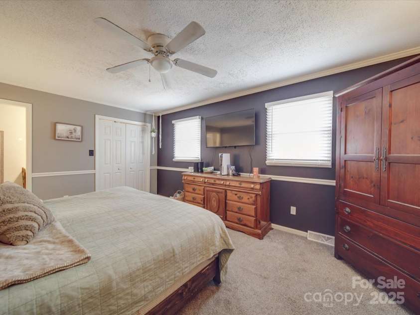 1525 Oakridge Drive, Salisbury, NC 28146.  MLS# CAR4225983, YatesRealty ID 16042. 