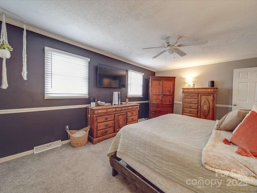 1525 Oakridge Drive, Salisbury, NC 28146.  MLS# CAR4225983, YatesRealty ID 16042. 