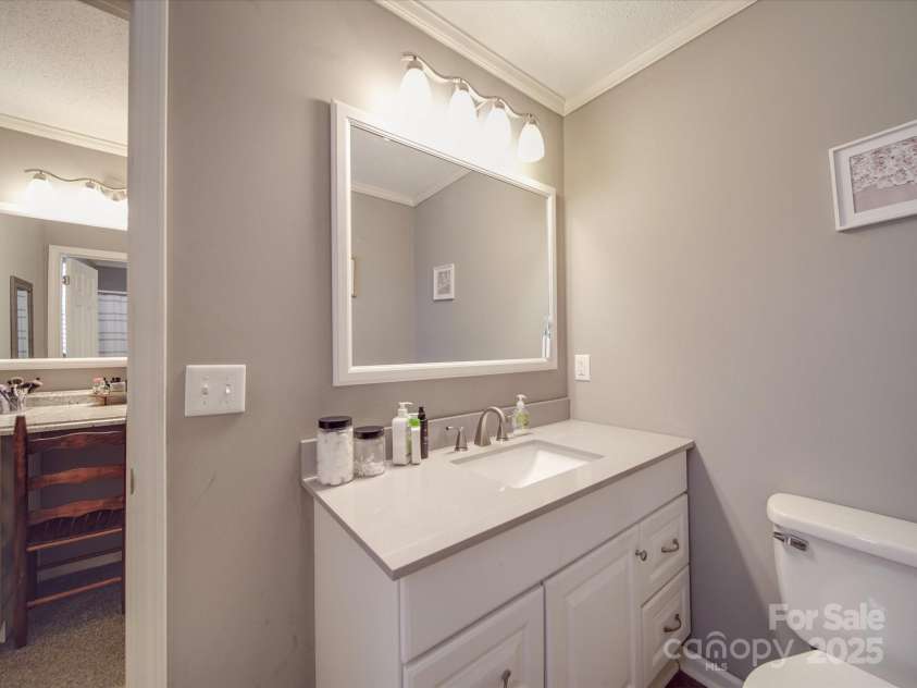 1525 Oakridge Drive, Salisbury, NC 28146.  MLS# CAR4225983, YatesRealty ID 16042. 