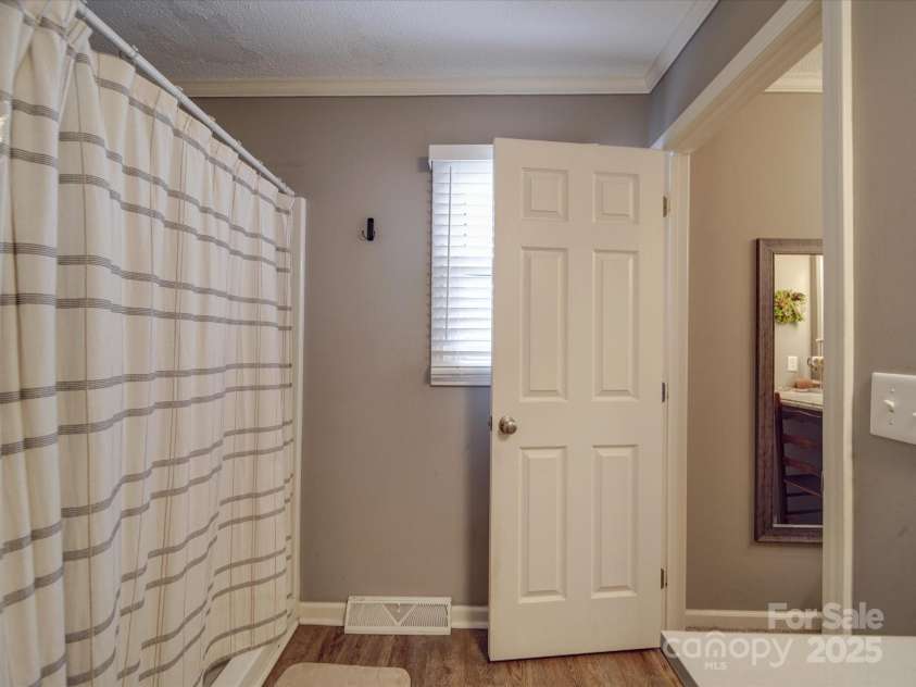 1525 Oakridge Drive, Salisbury, NC 28146.  MLS# CAR4225983, YatesRealty ID 16042. 