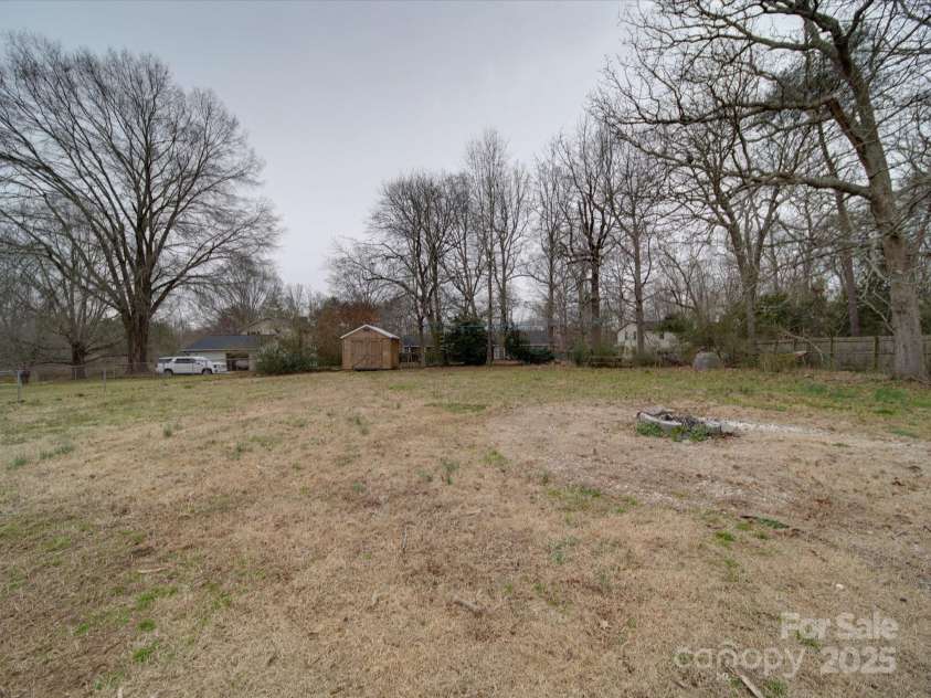 1525 Oakridge Drive, Salisbury, NC 28146.  MLS# CAR4225983, YatesRealty ID 16042. 