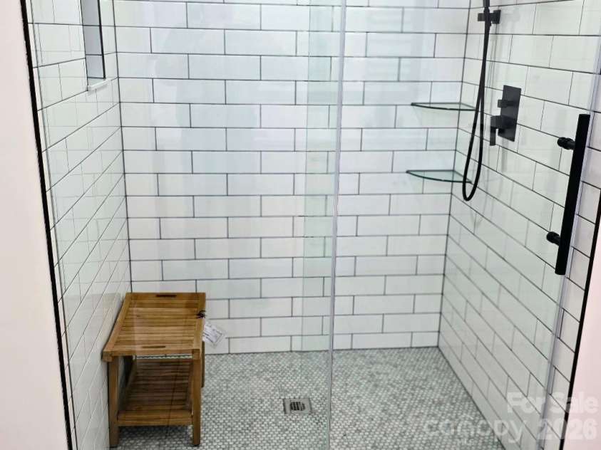 22 Salt Box Haven, Burnsville, NC 28714.  MLS# CAR4364362, YatesRealty ID 16043. Hallway from the kitchen