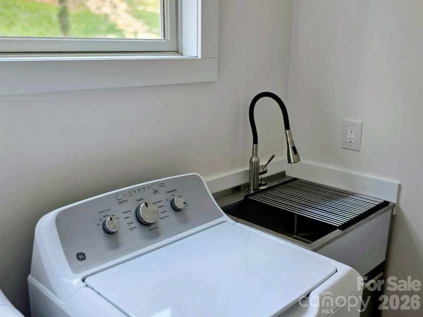 22 Salt Box Haven, Burnsville, NC 28714.  MLS# CAR4364362, YatesRealty ID 16043. Sink in the laundr