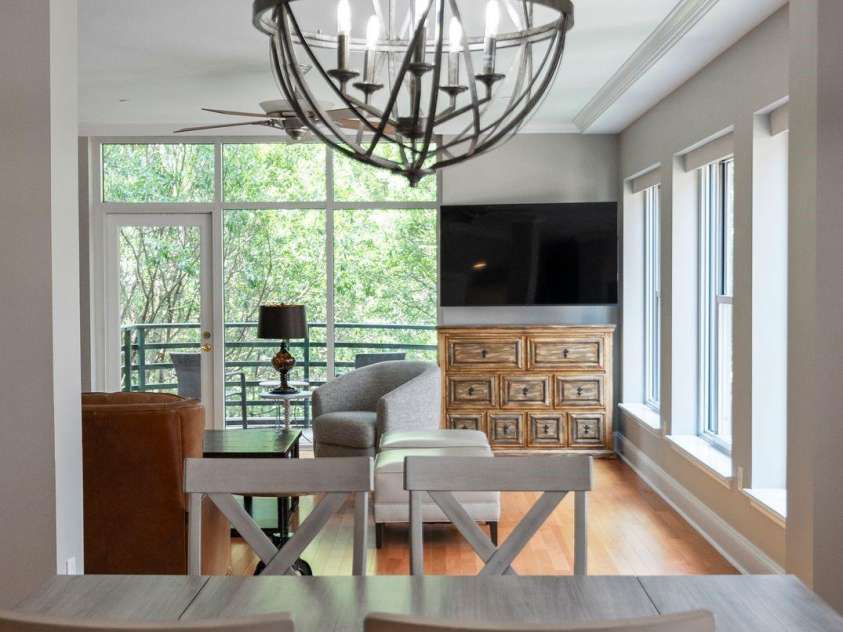 400 Church Street, Charlotte, NC 28202.  MLS# CAR4263416, YatesRealty ID 16045. 