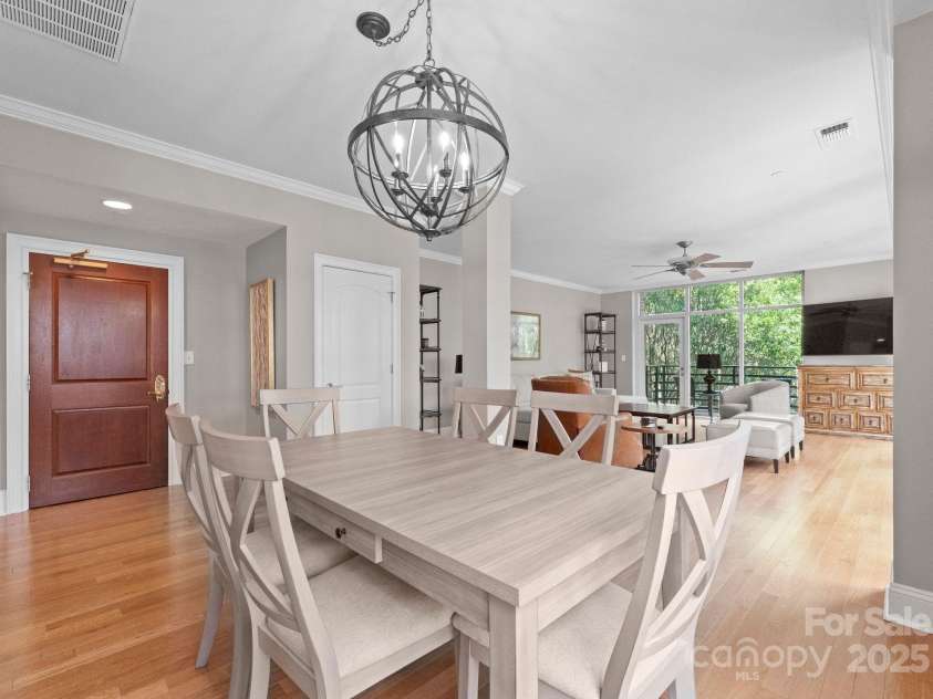 400 Church Street, Charlotte, NC 28202.  MLS# CAR4263416, YatesRealty ID 16045. 