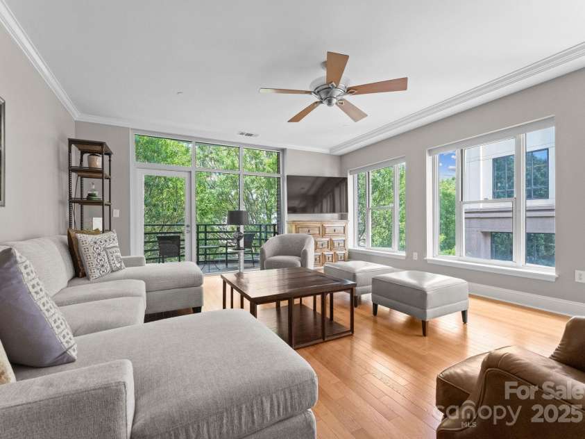 400 Church Street, Charlotte, NC 28202.  MLS# CAR4263416, YatesRealty ID 16045. 