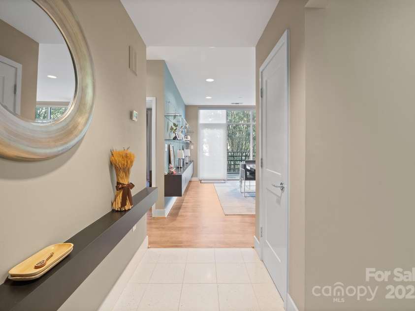 400 Church Street, Charlotte, NC 28202.  MLS# CAR4321397, YatesRealty ID 16045. Entry Foyer