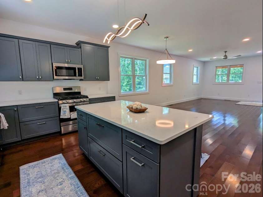 24 Salt Box Haven, Burnsville, NC 28714.  MLS# CAR4365761, YatesRealty ID 16046. Kitchen island