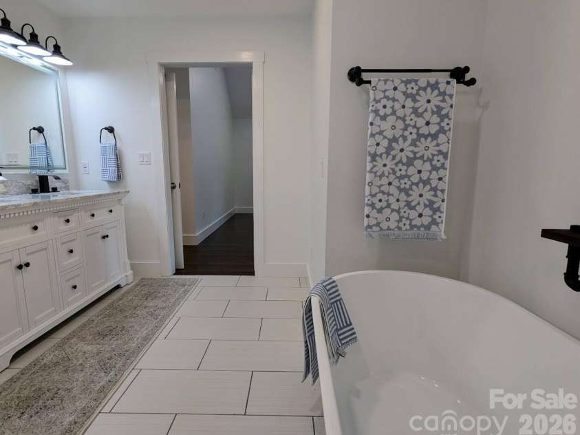 24 Salt Box Haven, Burnsville, NC 28714.  MLS# CAR4365761, YatesRealty ID 16046. Primary ensuite bathroom