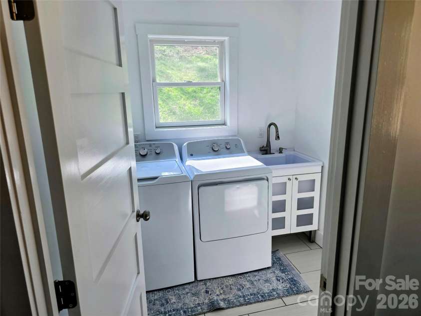 24 Salt Box Haven, Burnsville, NC 28714.  MLS# CAR4365761, YatesRealty ID 16046. Upstairs laundry