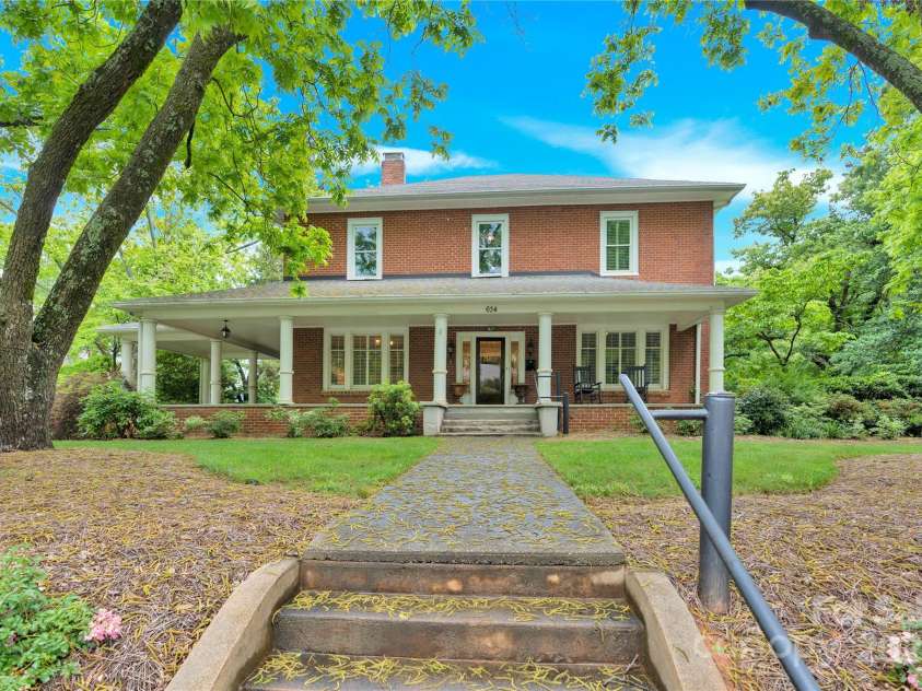 634 Center Avenue, Mooresville, NC 28115.  MLS# CAR4260115, YatesRealty ID 16046. 
