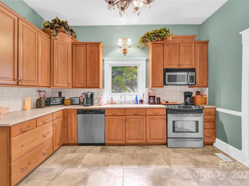 634 Center Avenue, Mooresville, NC 28115.  MLS# CAR4260115, YatesRealty ID 16046. 