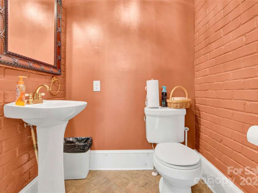 634 Center Avenue, Mooresville, NC 28115.  MLS# CAR4260115, YatesRealty ID 16046. 