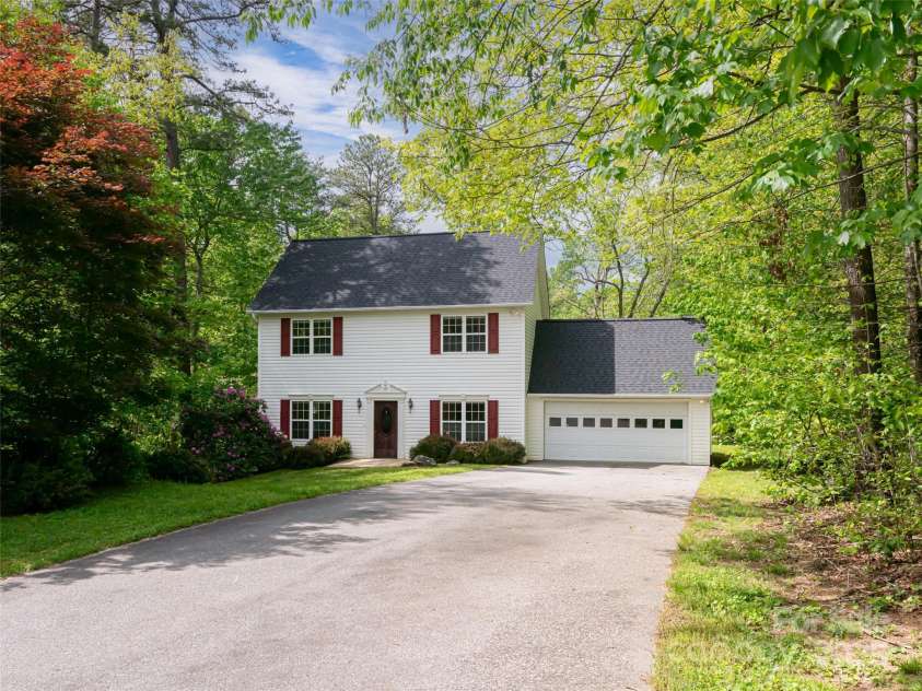 34 Friendly Way, Asheville, NC 28806.  MLS# CAR4257105, YatesRealty ID 16047. 