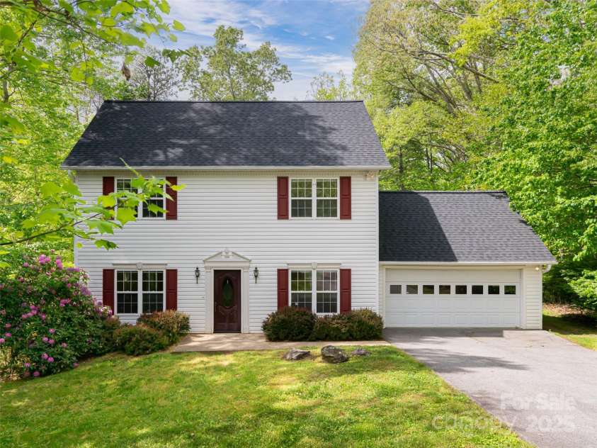 34 Friendly Way, Asheville, NC 28806.  MLS# CAR4257105, YatesRealty ID 16047. 