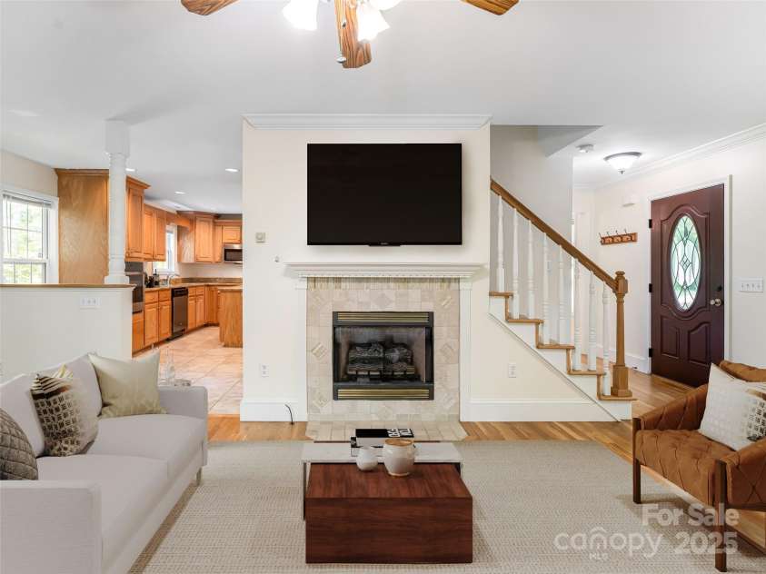 34 Friendly Way, Asheville, NC 28806.  MLS# CAR4257105, YatesRealty ID 16047. 