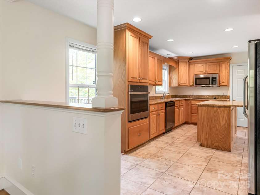 34 Friendly Way, Asheville, NC 28806.  MLS# CAR4257105, YatesRealty ID 16047. 