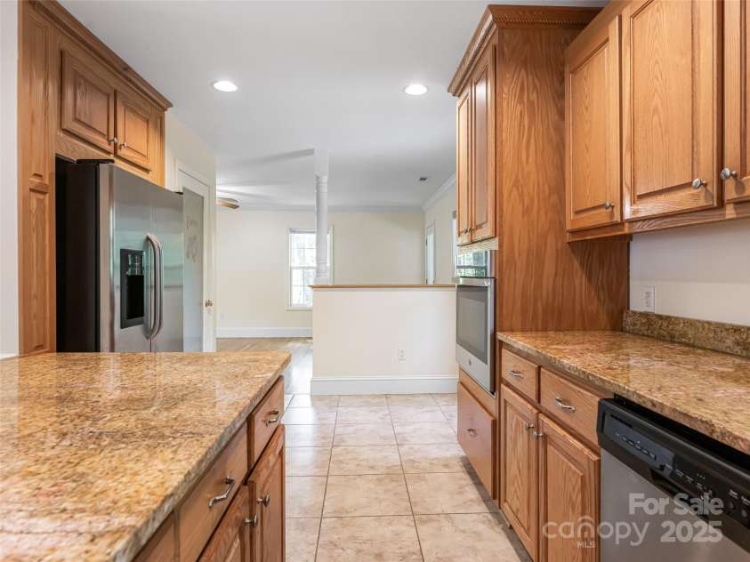 34 Friendly Way, Asheville, NC 28806.  MLS# CAR4257105, YatesRealty ID 16047. 