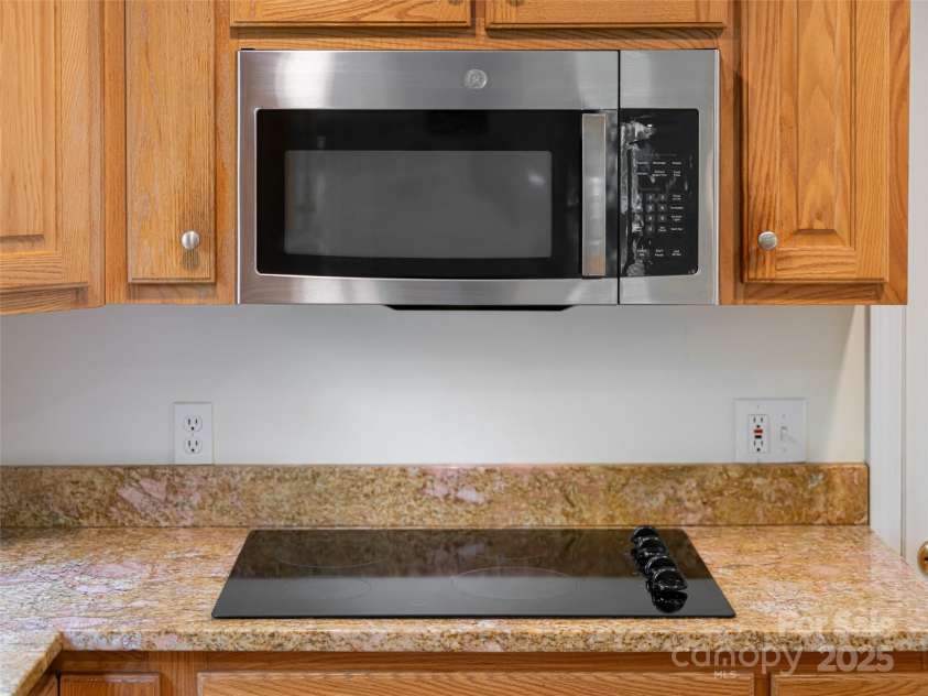 34 Friendly Way, Asheville, NC 28806.  MLS# CAR4257105, YatesRealty ID 16047. 