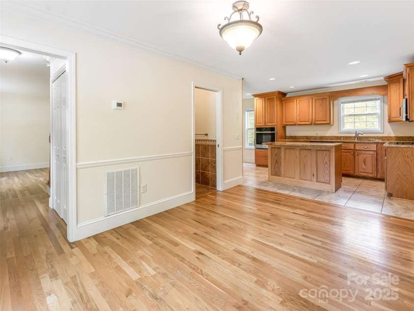 34 Friendly Way, Asheville, NC 28806.  MLS# CAR4257105, YatesRealty ID 16047. 