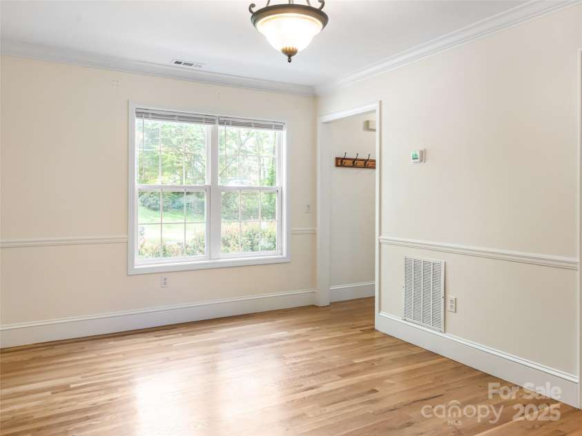 34 Friendly Way, Asheville, NC 28806.  MLS# CAR4257105, YatesRealty ID 16047. 