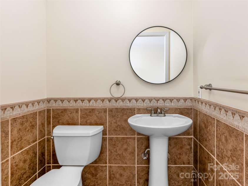 34 Friendly Way, Asheville, NC 28806.  MLS# CAR4257105, YatesRealty ID 16047. 