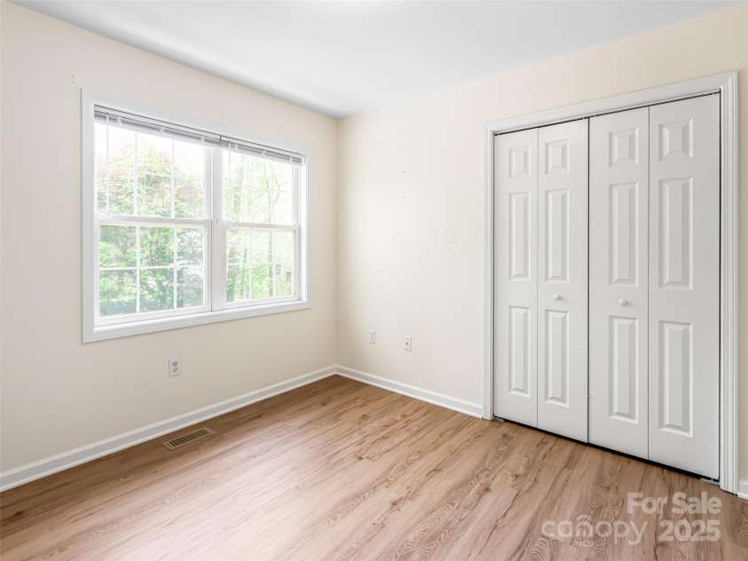 34 Friendly Way, Asheville, NC 28806.  MLS# CAR4257105, YatesRealty ID 16047. 