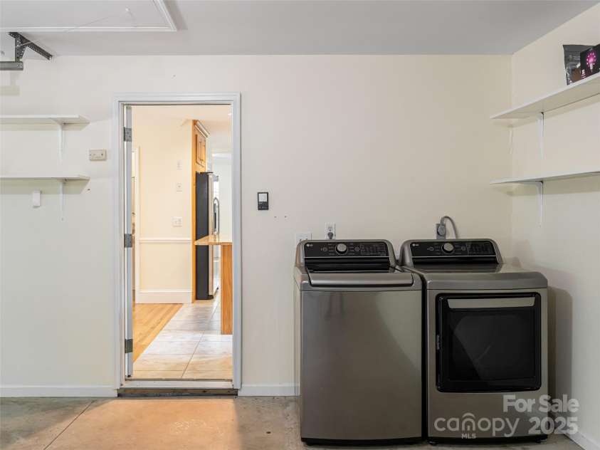 34 Friendly Way, Asheville, NC 28806.  MLS# CAR4257105, YatesRealty ID 16047. 