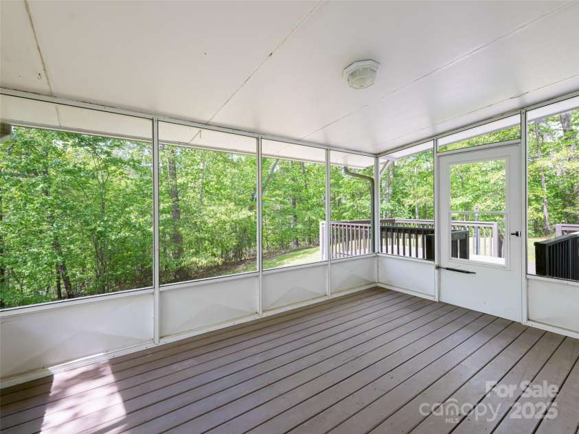 34 Friendly Way, Asheville, NC 28806.  MLS# CAR4257105, YatesRealty ID 16047. 