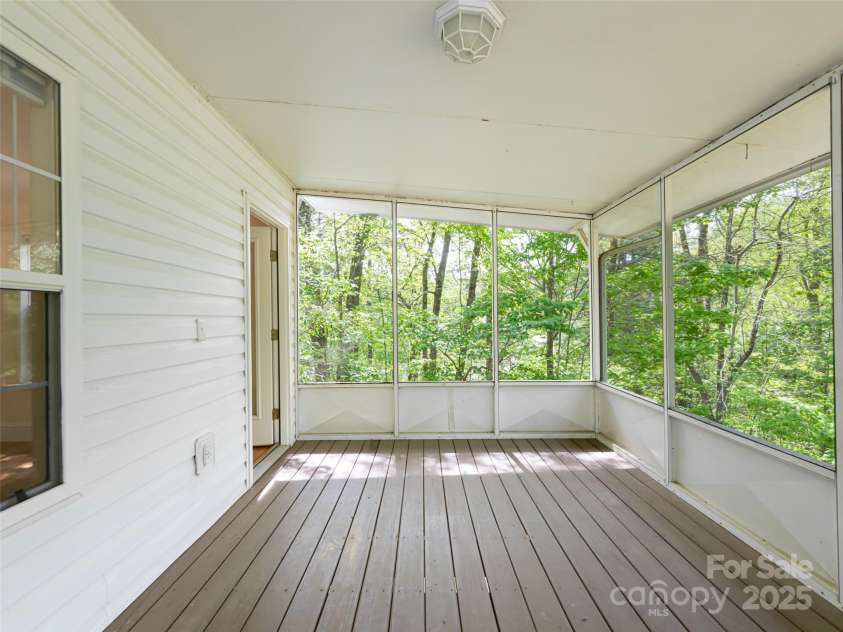 34 Friendly Way, Asheville, NC 28806.  MLS# CAR4257105, YatesRealty ID 16047. 