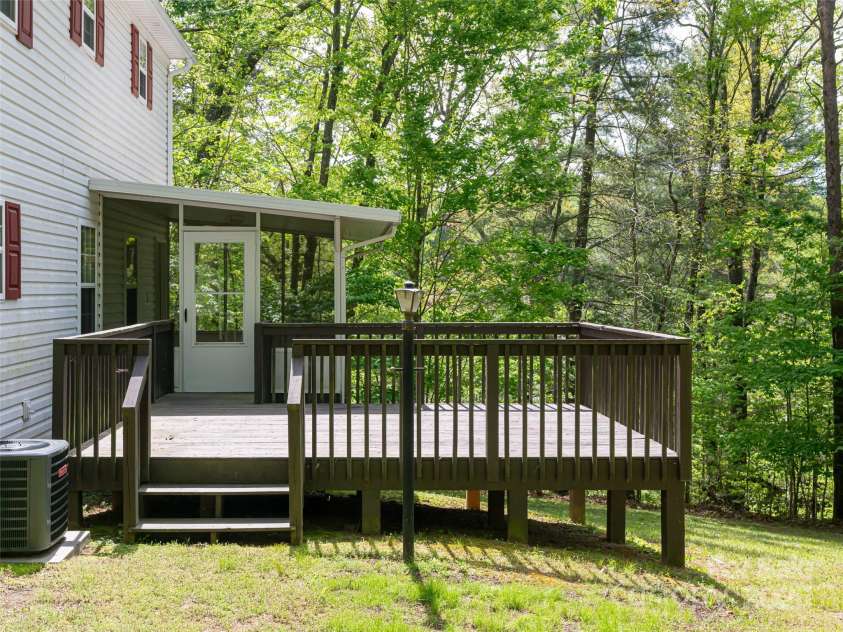 34 Friendly Way, Asheville, NC 28806.  MLS# CAR4257105, YatesRealty ID 16047. 