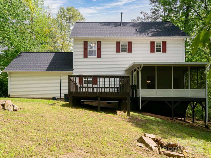 34 Friendly Way, Asheville, NC 28806.  MLS# CAR4257105, YatesRealty ID 16047. 
