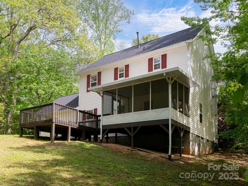 34 Friendly Way, Asheville, NC 28806.  MLS# CAR4257105, YatesRealty ID 16047. 
