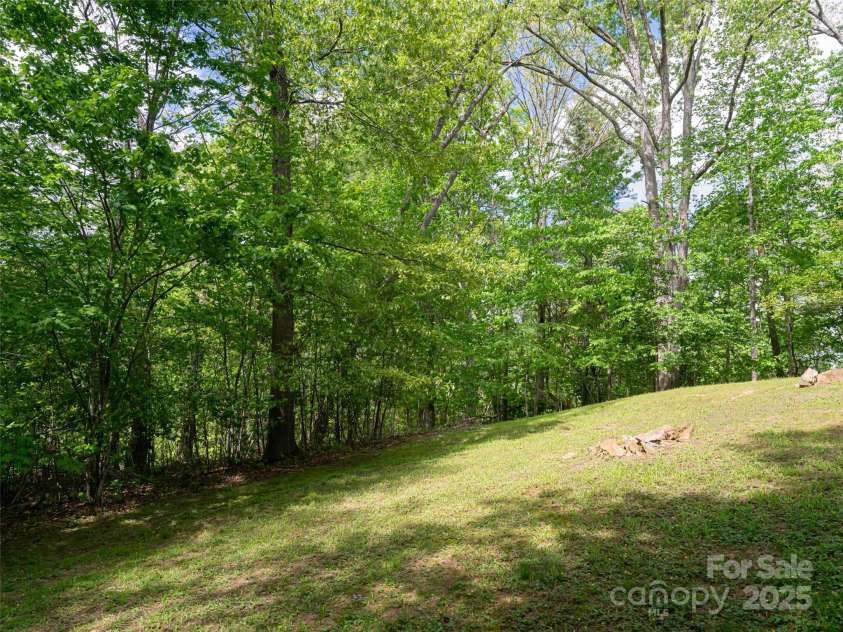34 Friendly Way, Asheville, NC 28806.  MLS# CAR4257105, YatesRealty ID 16047. 