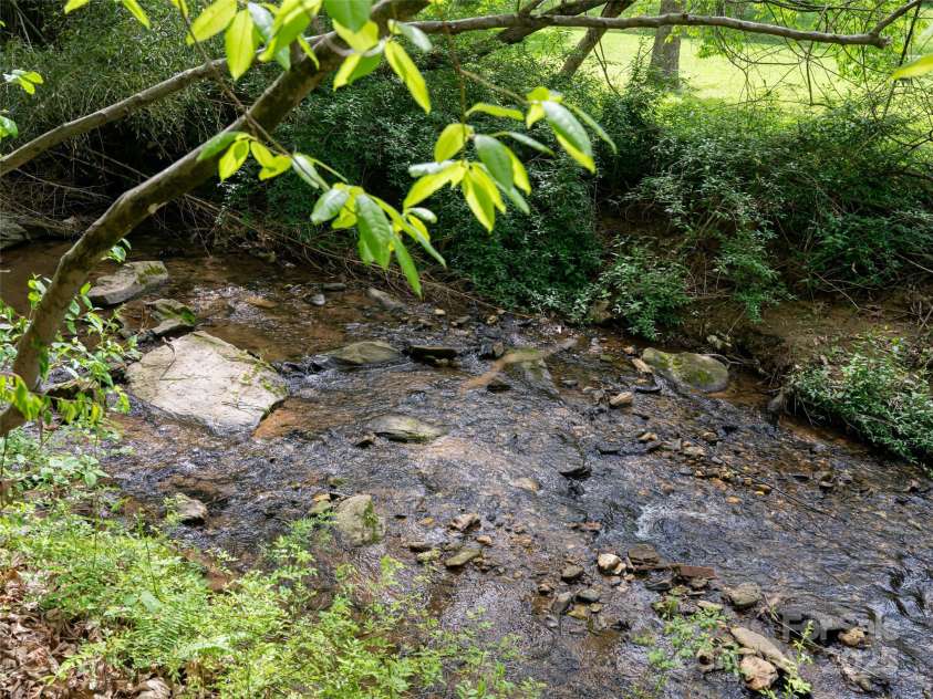 34 Friendly Way, Asheville, NC 28806.  MLS# CAR4257105, YatesRealty ID 16047. 