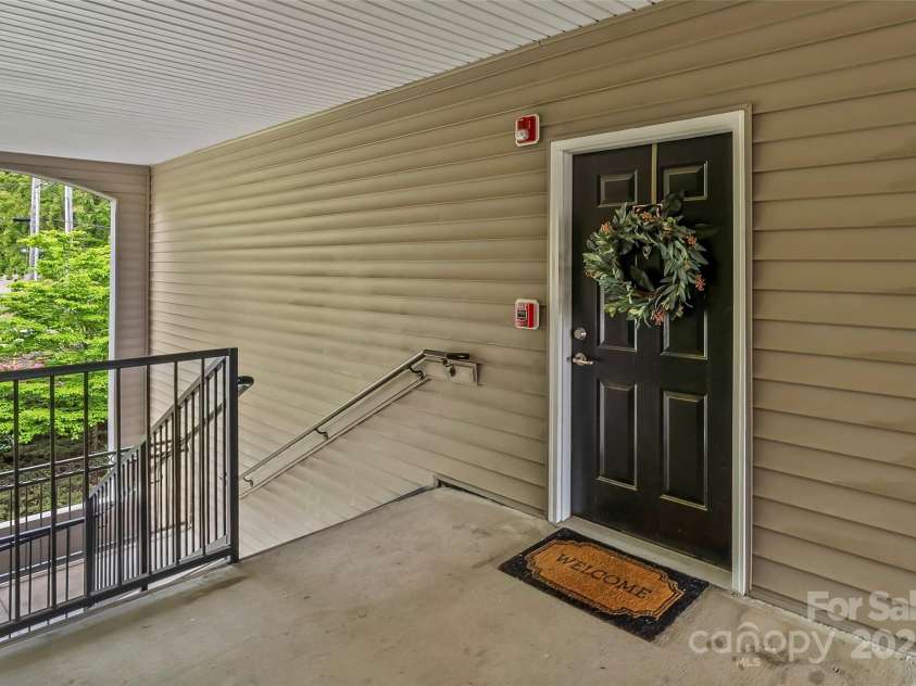 233 Appeldoorn Circle, Asheville, NC 28803.  MLS# CAR4256914, YatesRealty ID 16048. 