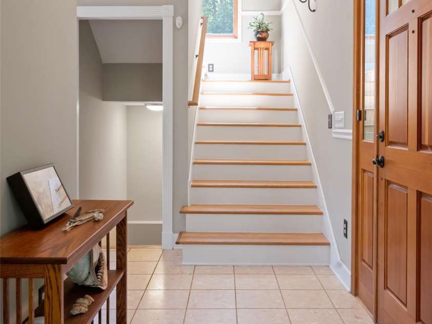737 Streamside Drive, Arden, NC 28704.  MLS# CAR4248718, YatesRealty ID 16049. The foyer with stairs leading both up and down