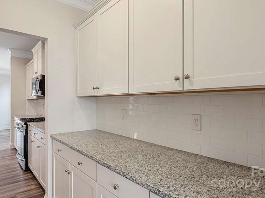 589 Fox Cove Road, Hendersonville, NC 28792.  MLS# CAR4199118, YatesRealty ID 1605. 