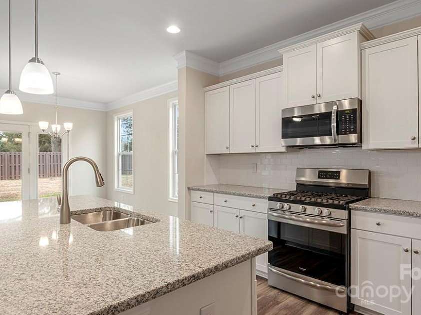 589 Fox Cove Road, Hendersonville, NC 28792.  MLS# CAR4199118, YatesRealty ID 1605. 